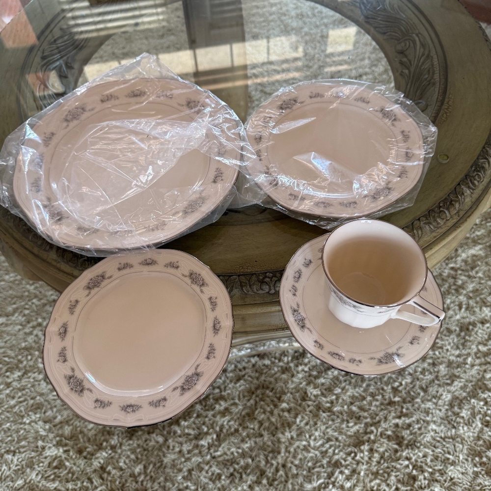 Noritake Ivory China Southern Lace Silver Trim Japan 5 Piece Place Setting NOS
